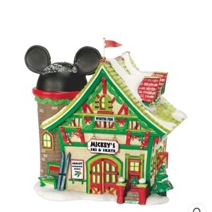 Disney Mickey's Ski & Skate Village with Red and Green